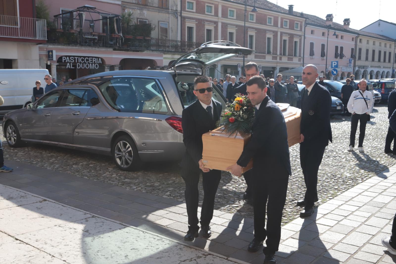 L'ultimo saluto a Frank, mito del calcio 