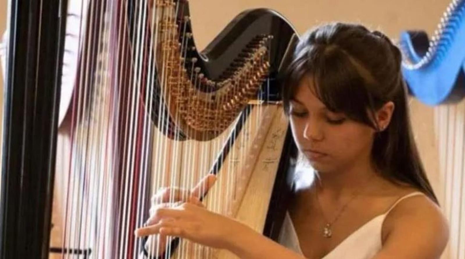 Vince la malattia a 17 anni e torna a suonare l'arpa