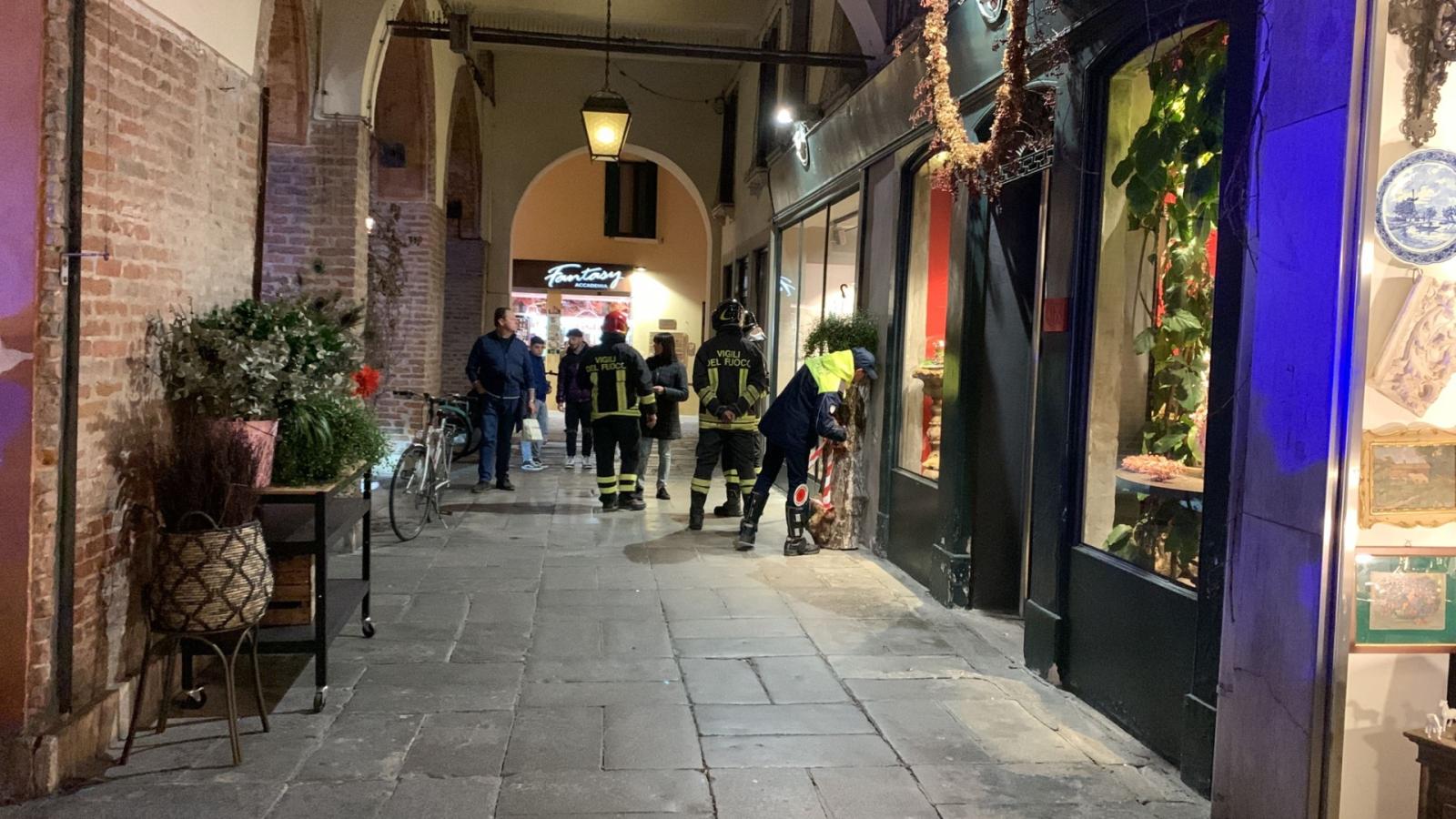Il boato in piazza destinato a restare senza un perch&eacute;
