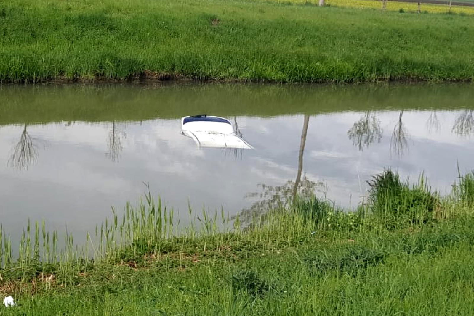 Intrappolata nel canale, la salva un angelo