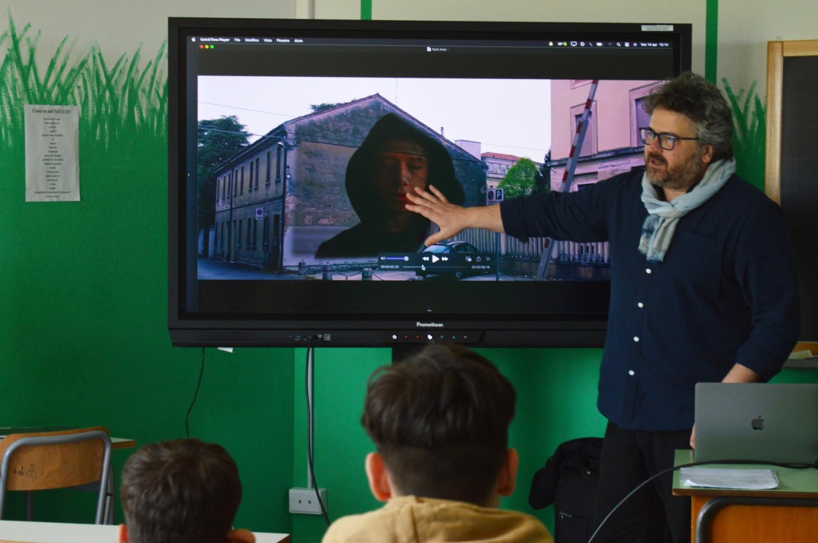 Come nasce un videoclip: giovani videomaker al lavoro alle "Casalini"