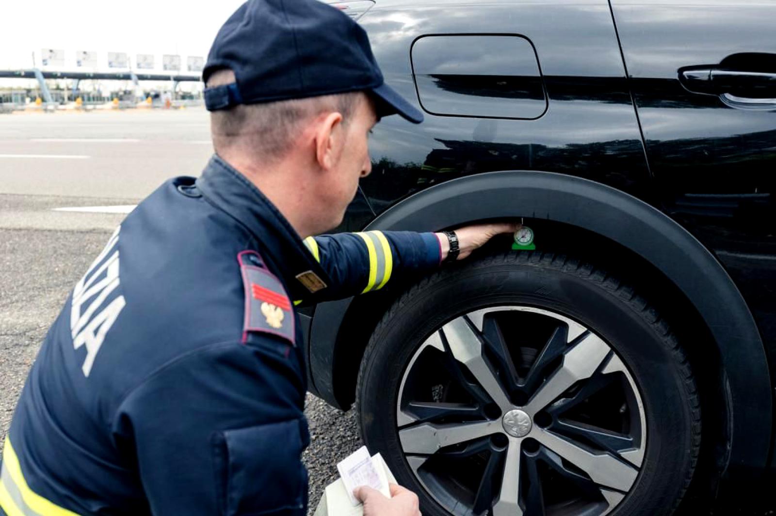 Attenzione: multe in arrivo per chi ha le gomme sgonfie