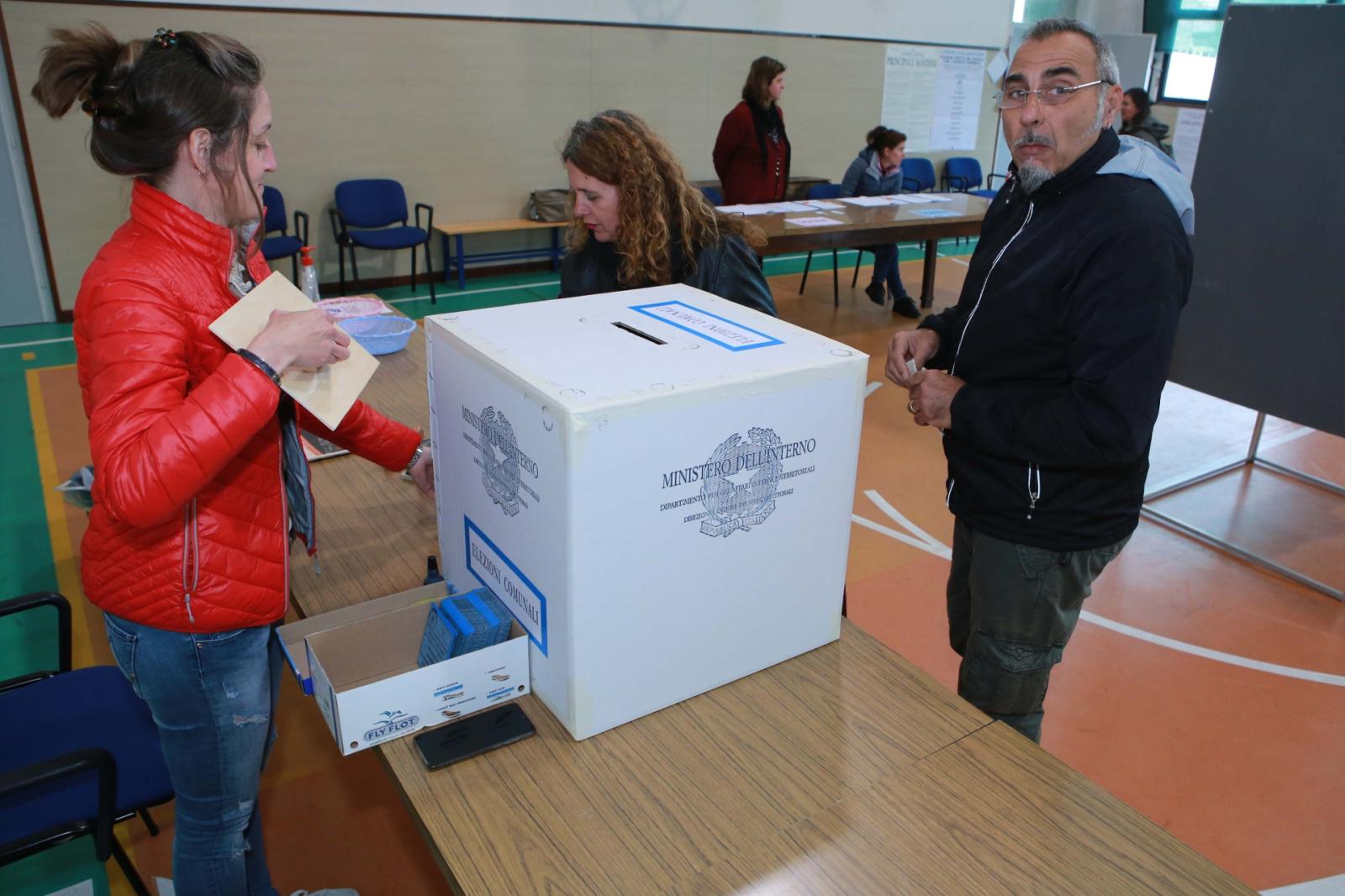 Affluenza timida alle urne: il 13,81% ha votato alle 12