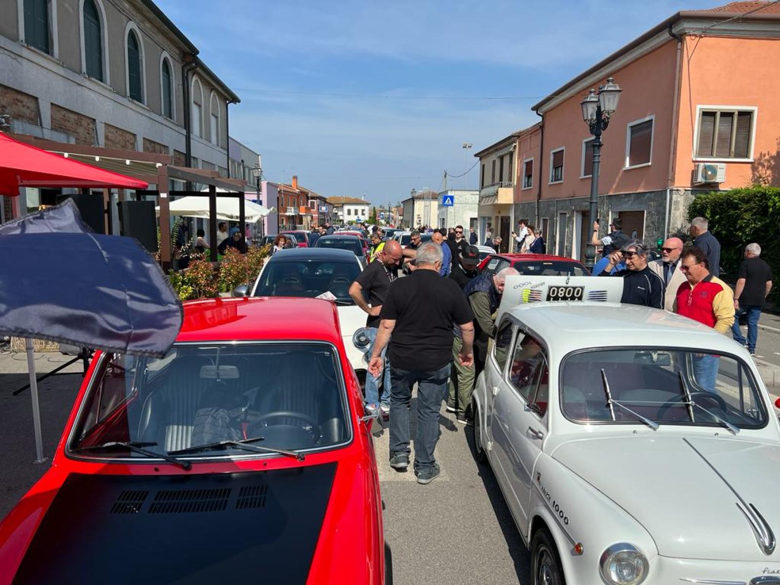 Il silenzio delle Abarth per le vittime dell'alluvione in Romagna