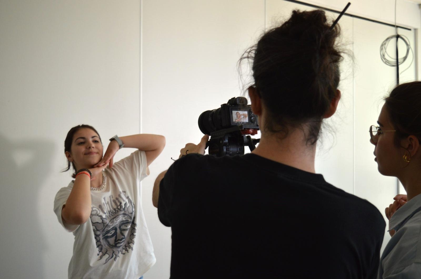 Il primo ciak in classe: ragazzi in scena, dalla musica al videoclip