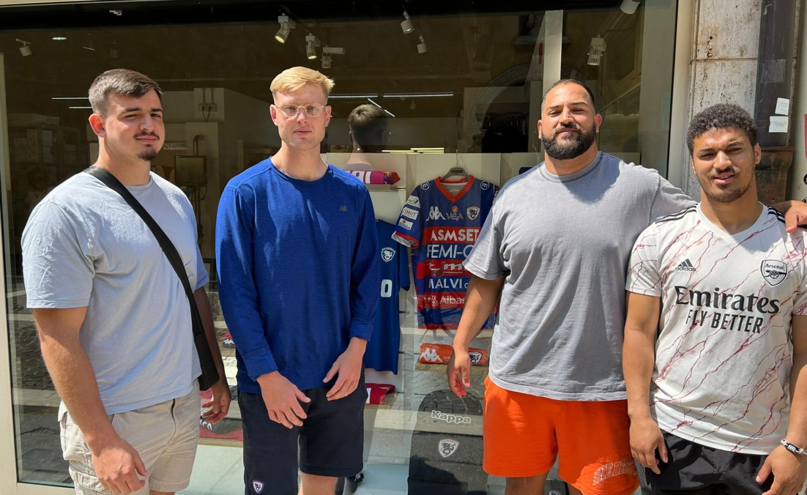 Passarella prefinale: i campioni si godono la citt&agrave; addobbata per loro