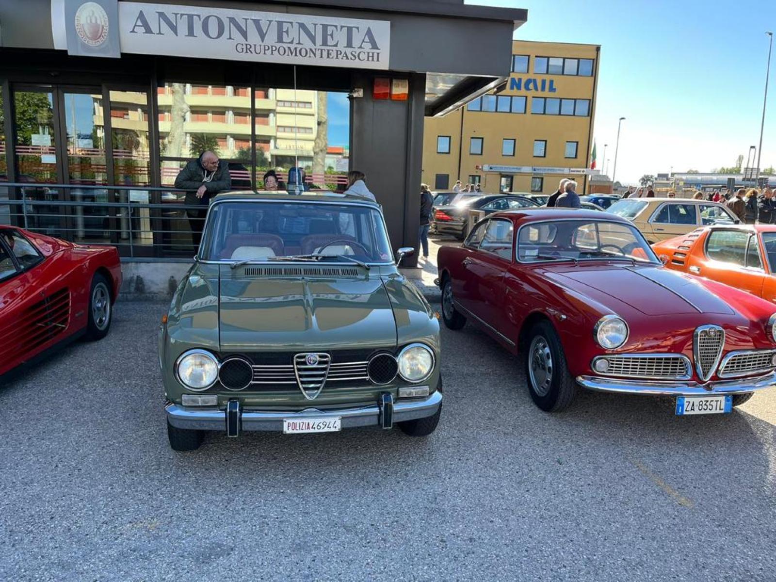 La storica Alfa Romeo Giulia della Polizia regina dei raduni