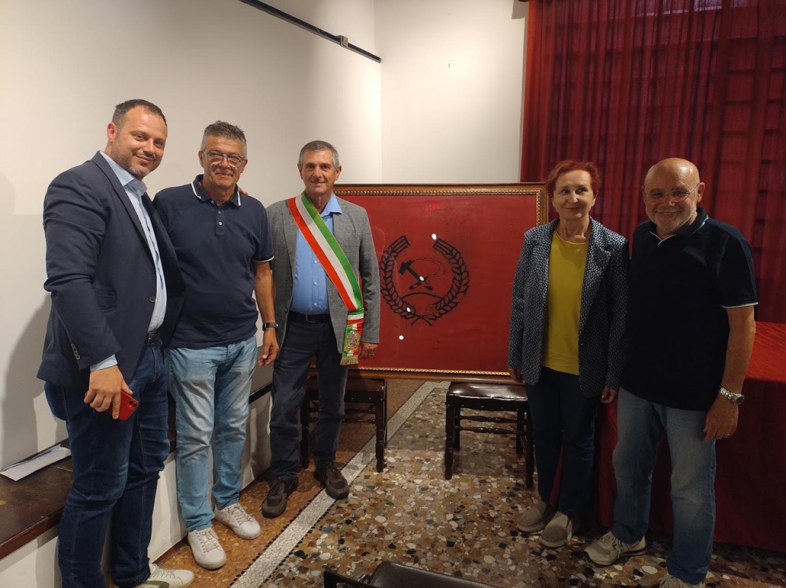 La storica bandiera socialista va a Fratta