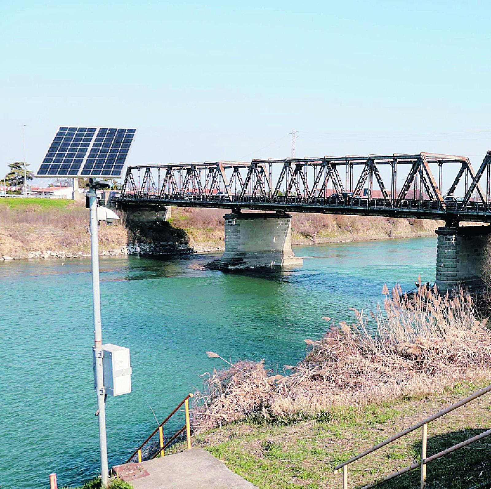 Adige, campanello d&rsquo;allarme per scarichi e sversamenti