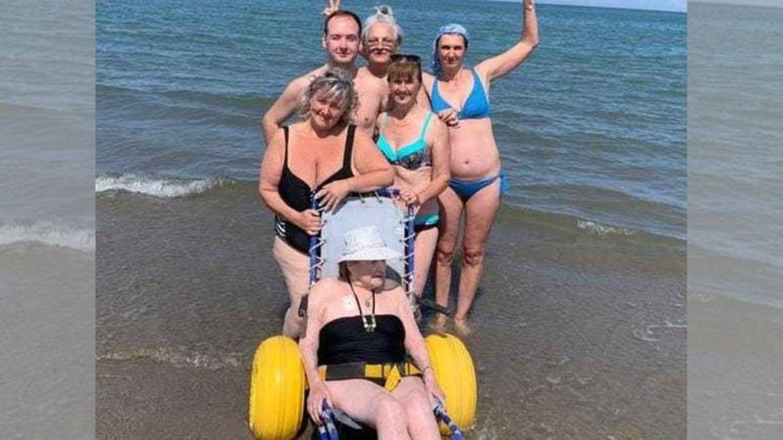 A 90 anni non ha mai visto il mare, la portano a Rosolina