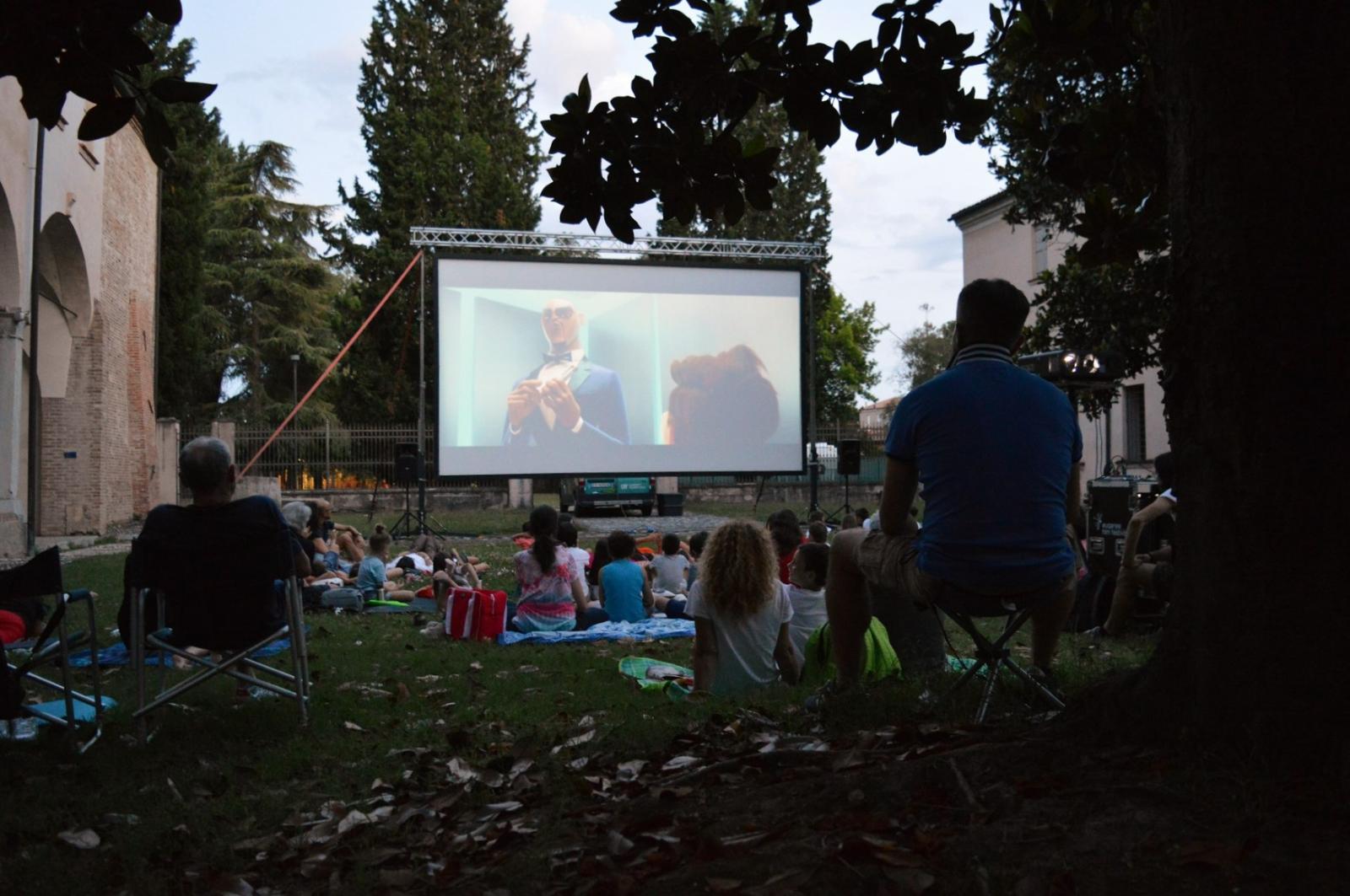 "Cinema in giro": successo per la tappa al monastero degli Olivetani