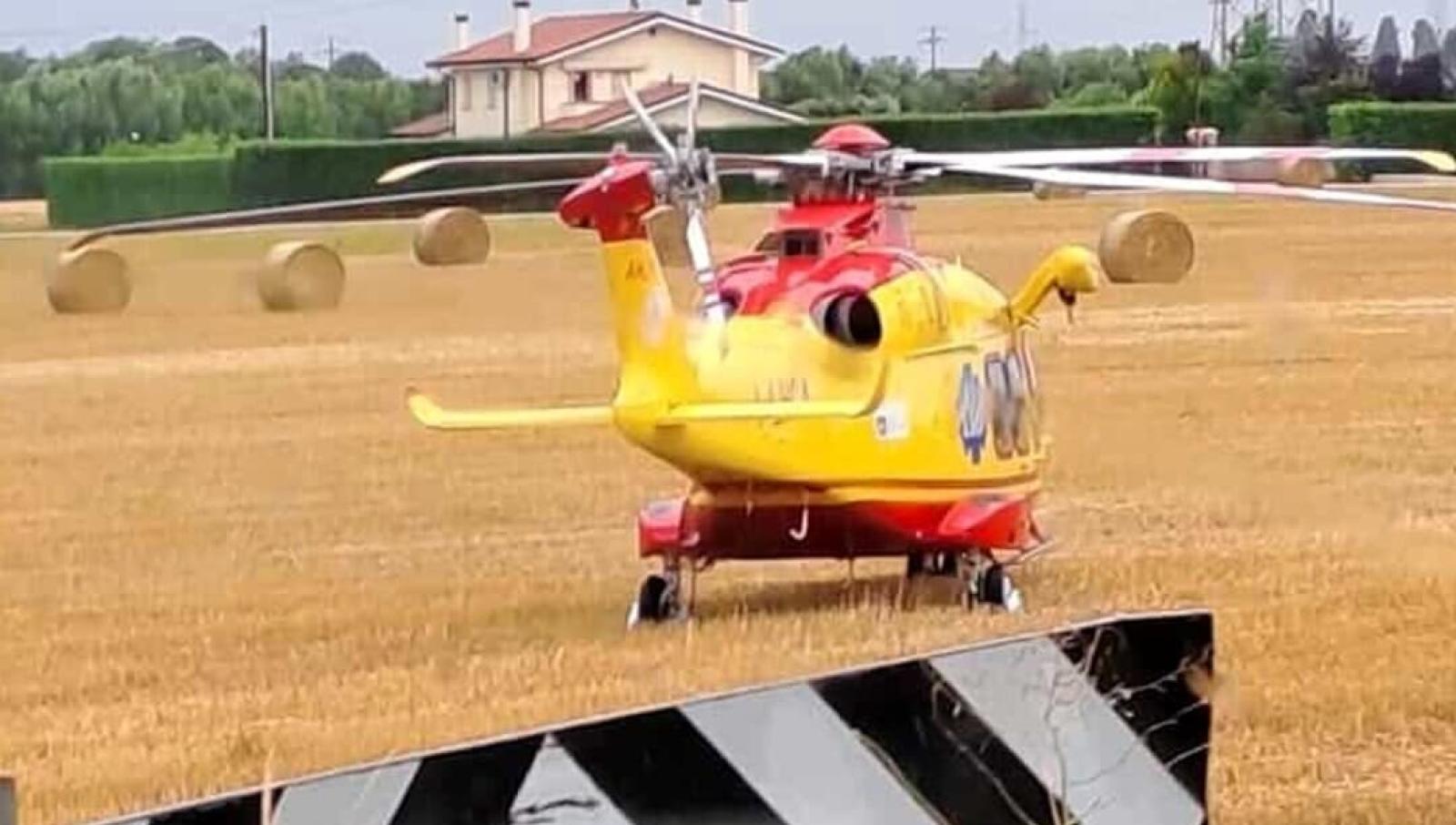 Scontro auto-camion, grave un 15enne