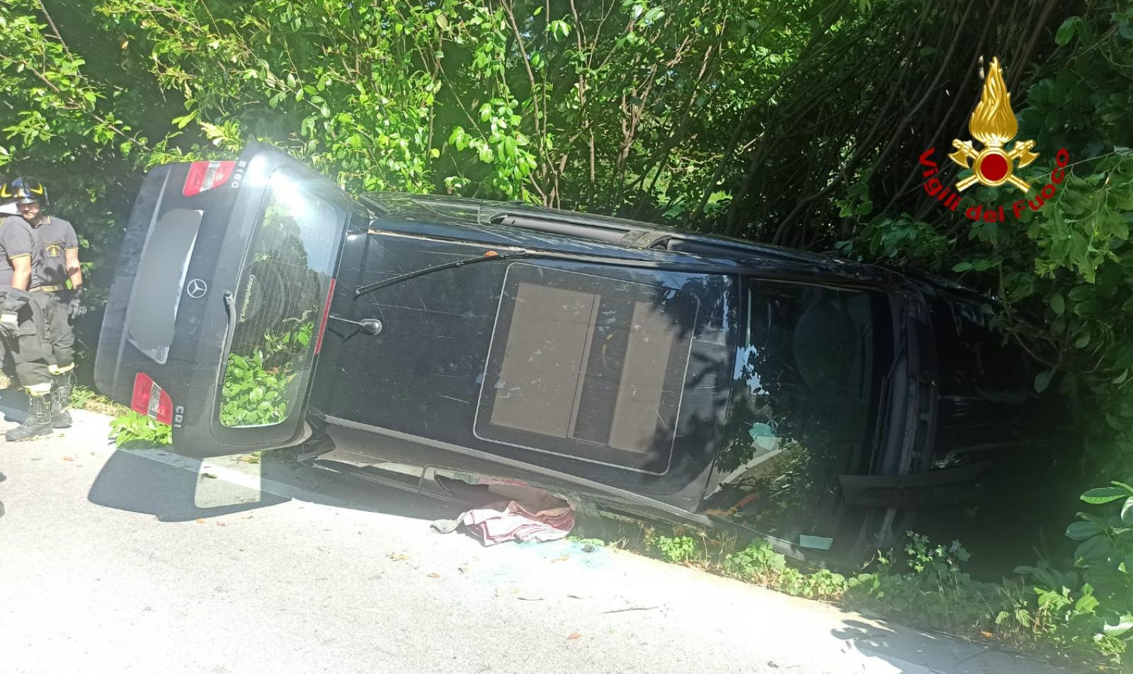 Carambola dell'auto dopo lo scontro