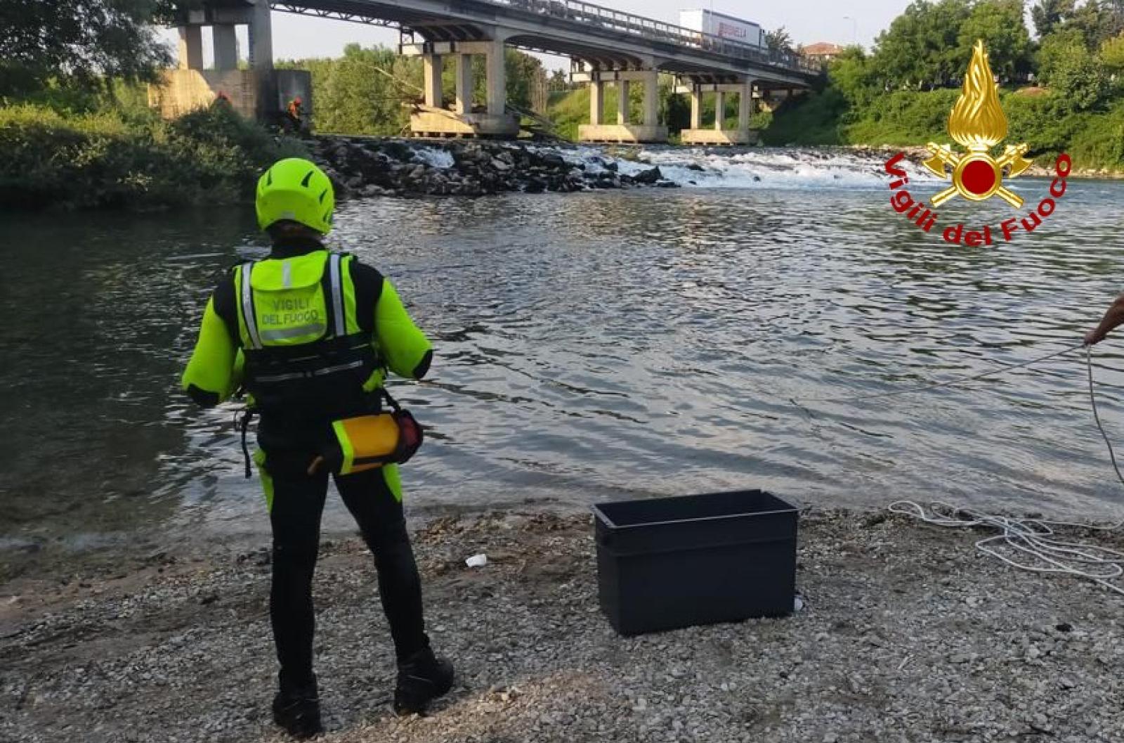 Inghiottito dal Brenta mentre nuota