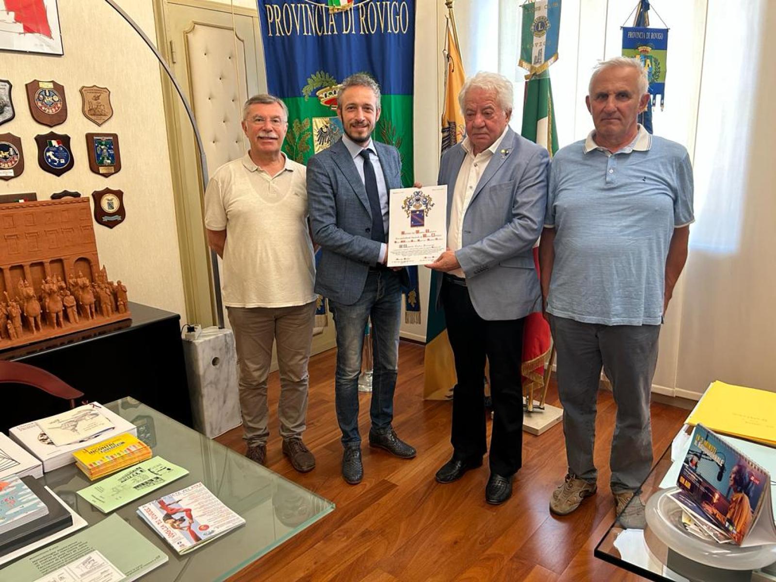 Nastro azzurro per il presidente!