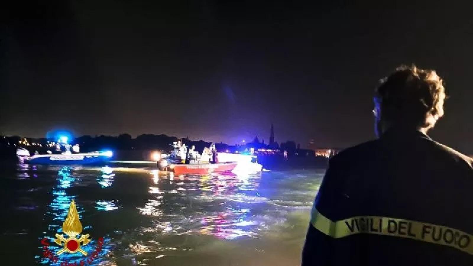 Schianto sulla briccola dopo il Redentore, muore un giovane