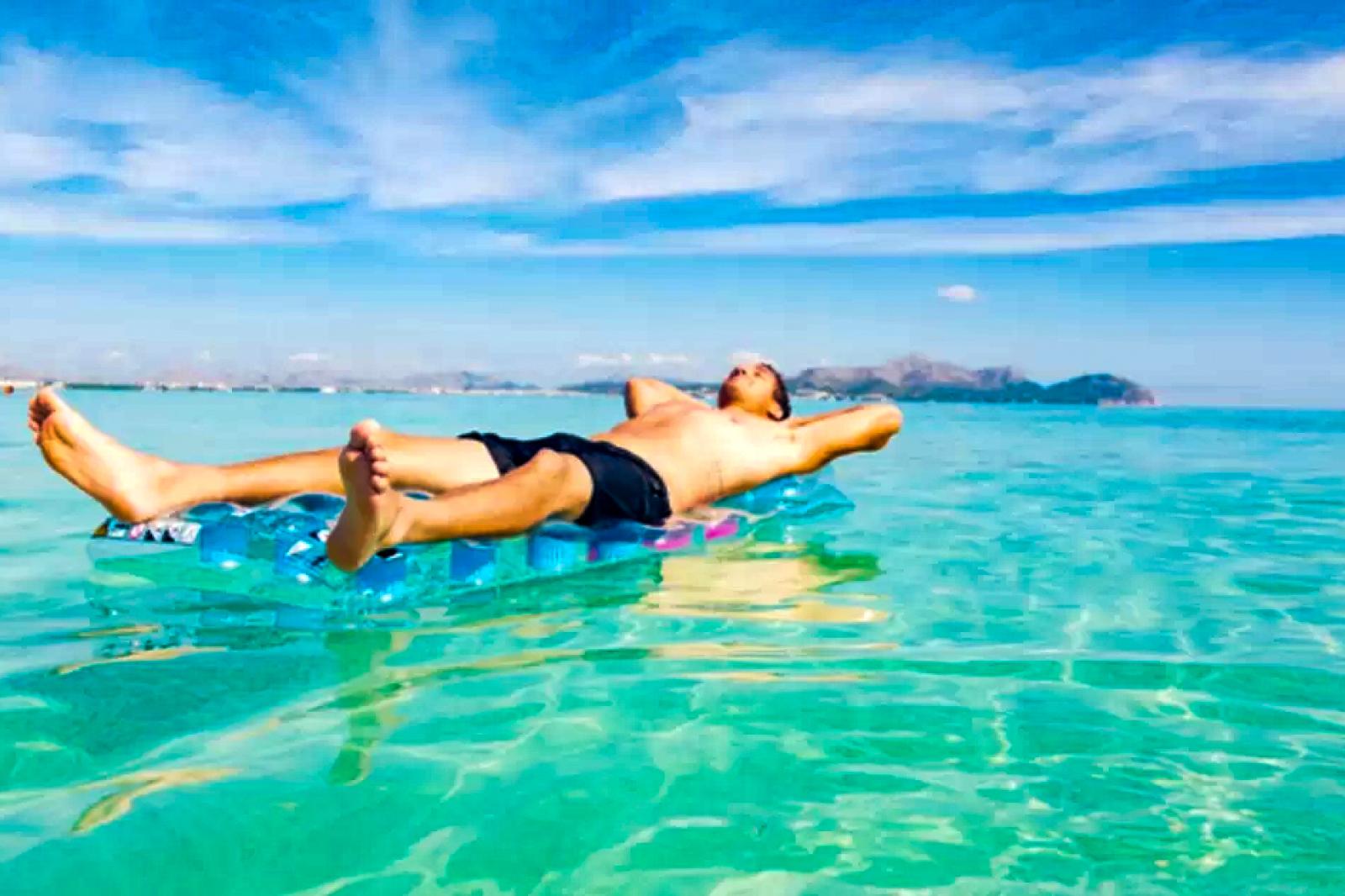 Ritrovato il disperso: dormiva sul materassino