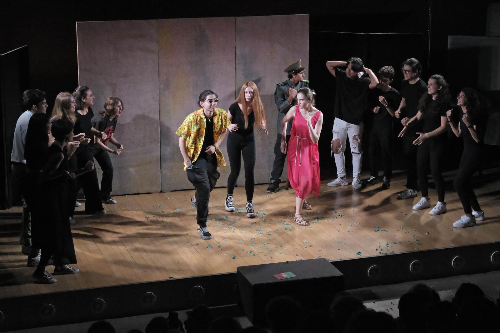 Applausi per 15 giovanissimi attori