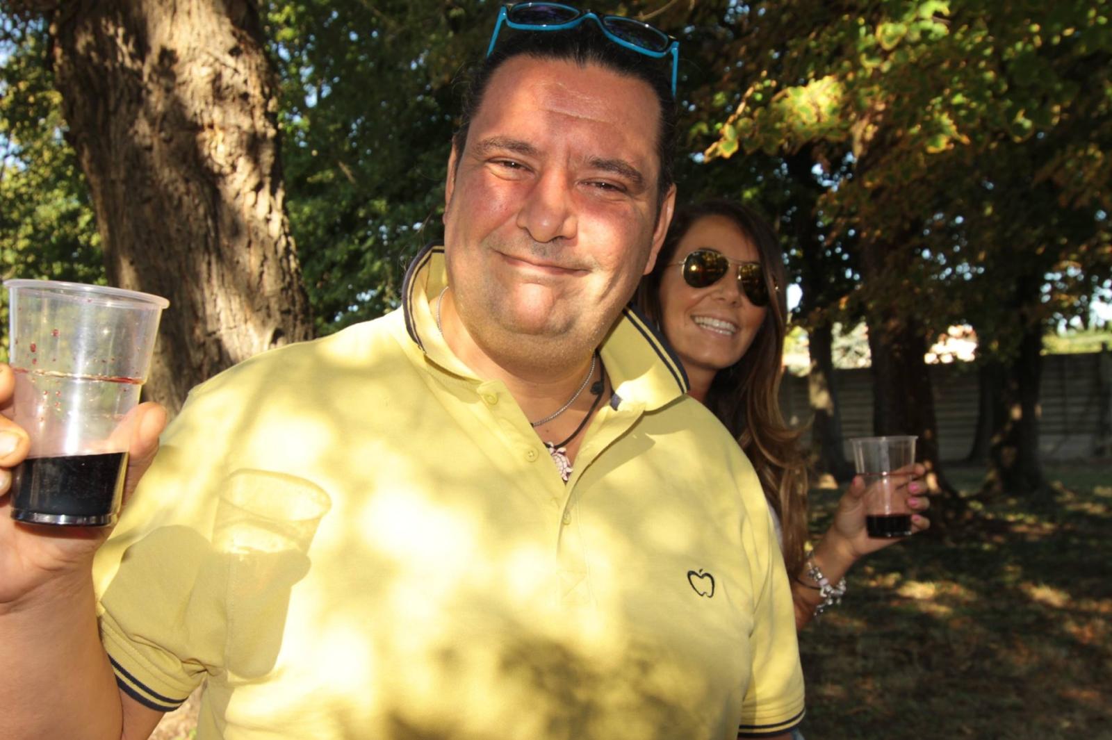 Si ferma al semaforo e muore a soli 46 anni