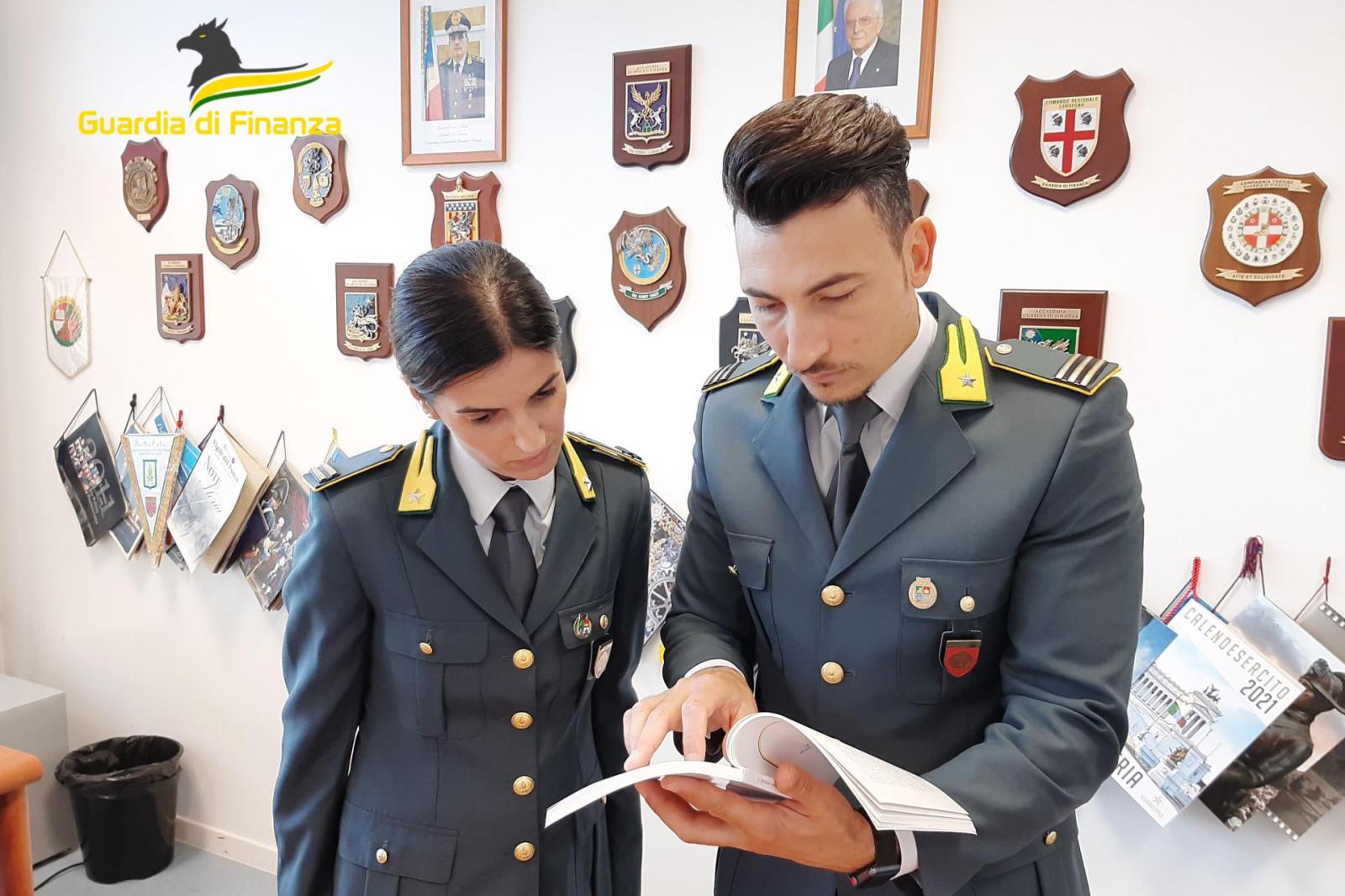 Casa popolare e reddito di cittadinanza, ma viaggiano in supercar