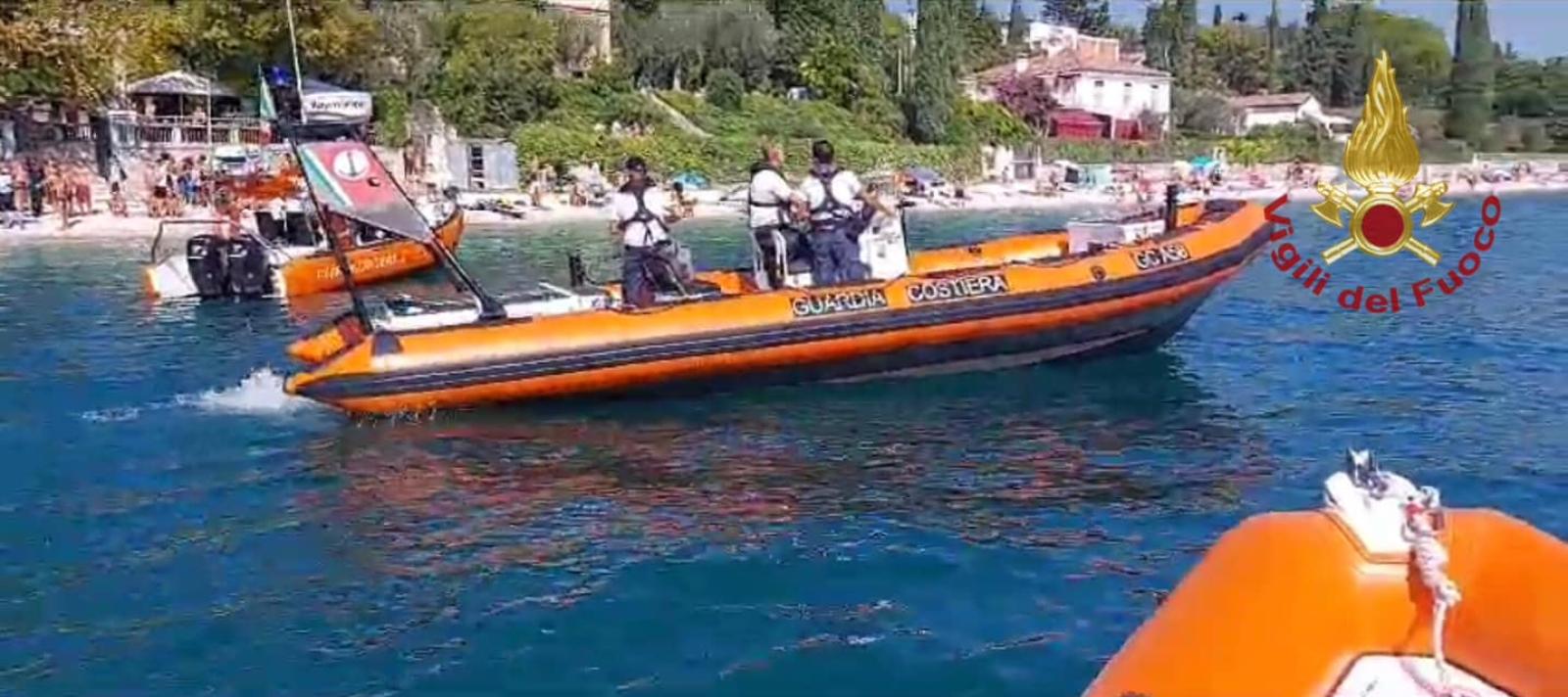 Muore annegata salvando il fratellino