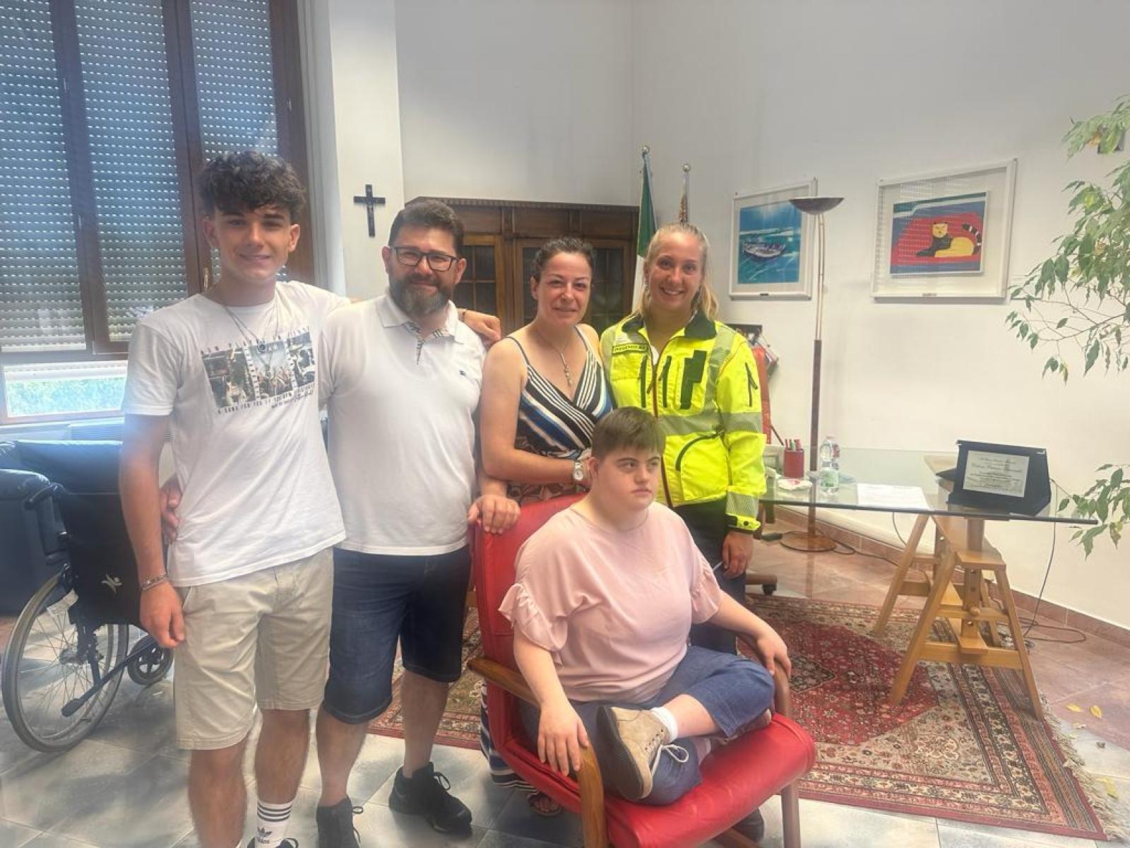 Si stava soffocando, salvata da una telefonata