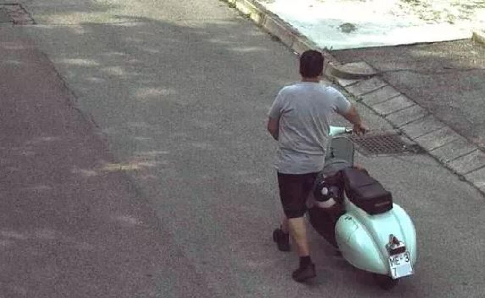Entra in Ztl spingendo la Vespa: multato lo stesso. Paga 75 euro