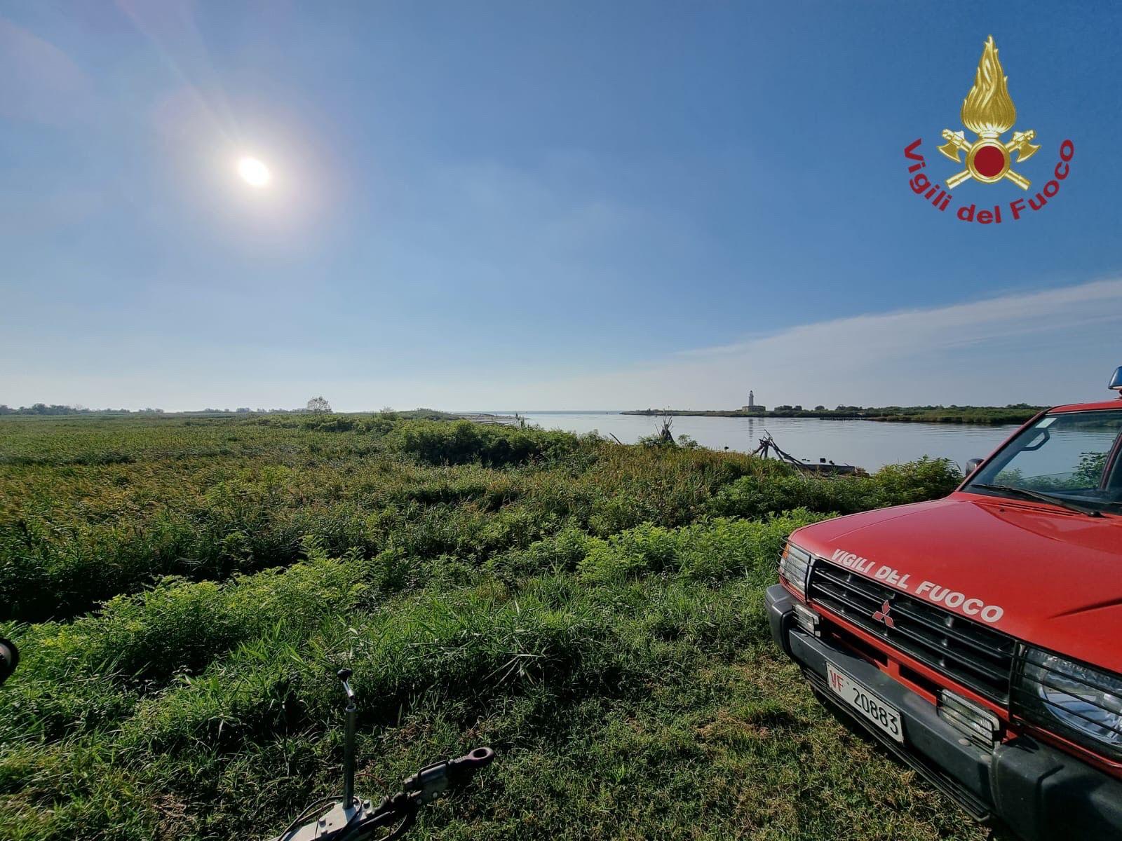 Bimbo scompare in spiaggia, si alza l'elicottero dei vigili del fuoco