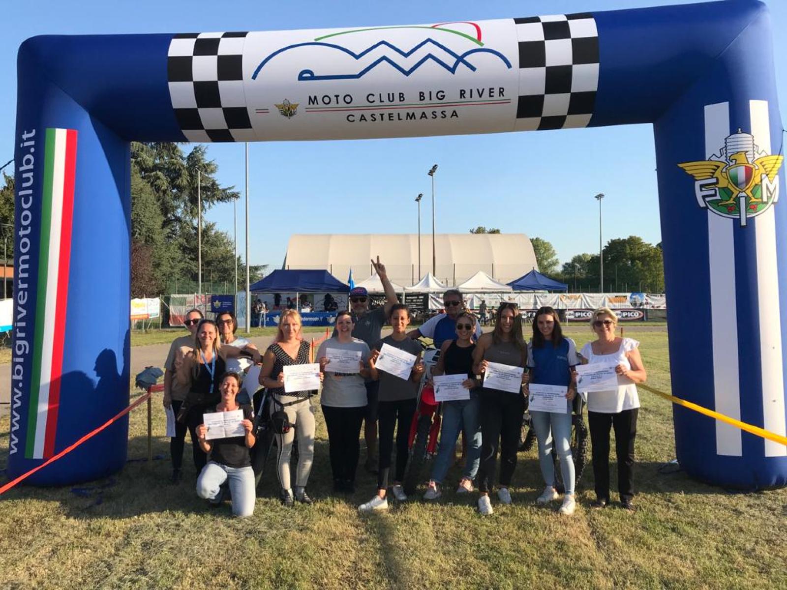 Donne, motori e divertimento in'Incontriamoci in Massa'