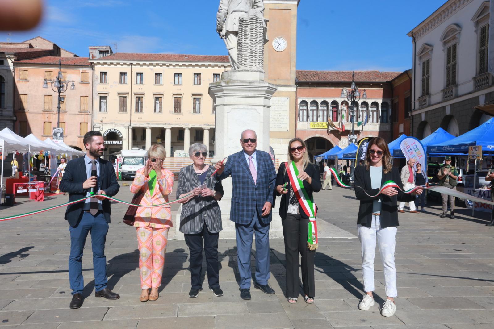 Solidaria, i volontari padroni del centro