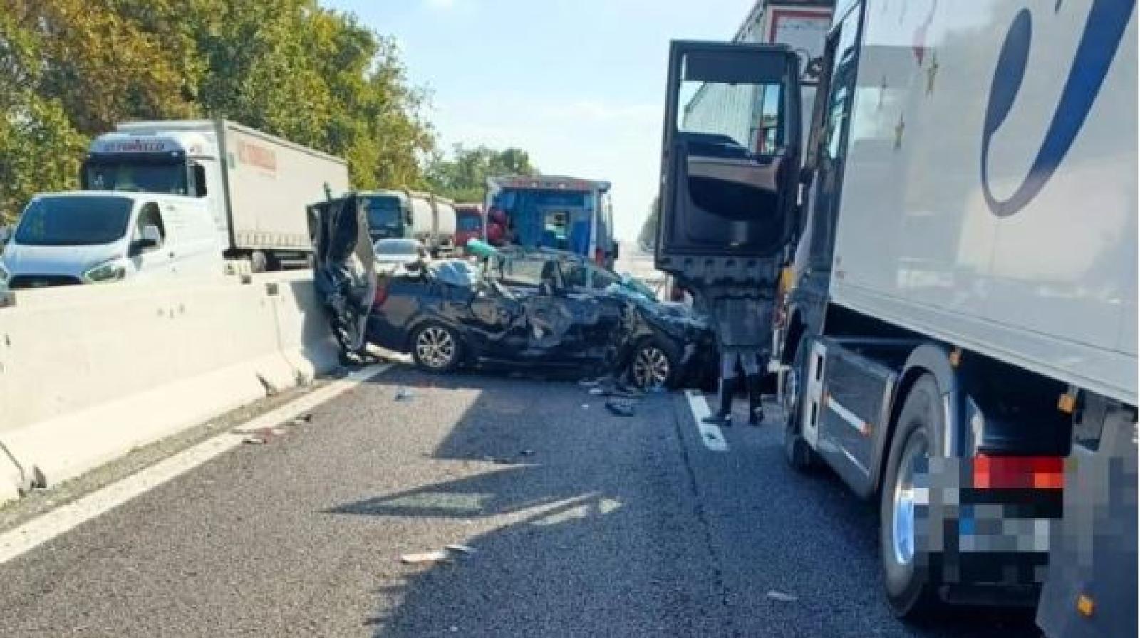 Orrore in A13, muoiono mamma e bimba