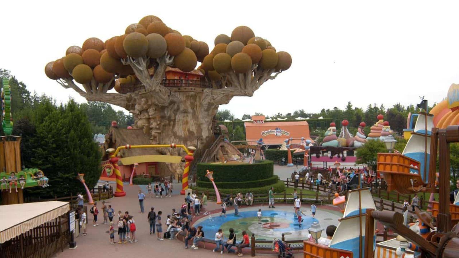 Chiama "ricc**ne" il collega gay, manager di Gardaland licenziato
