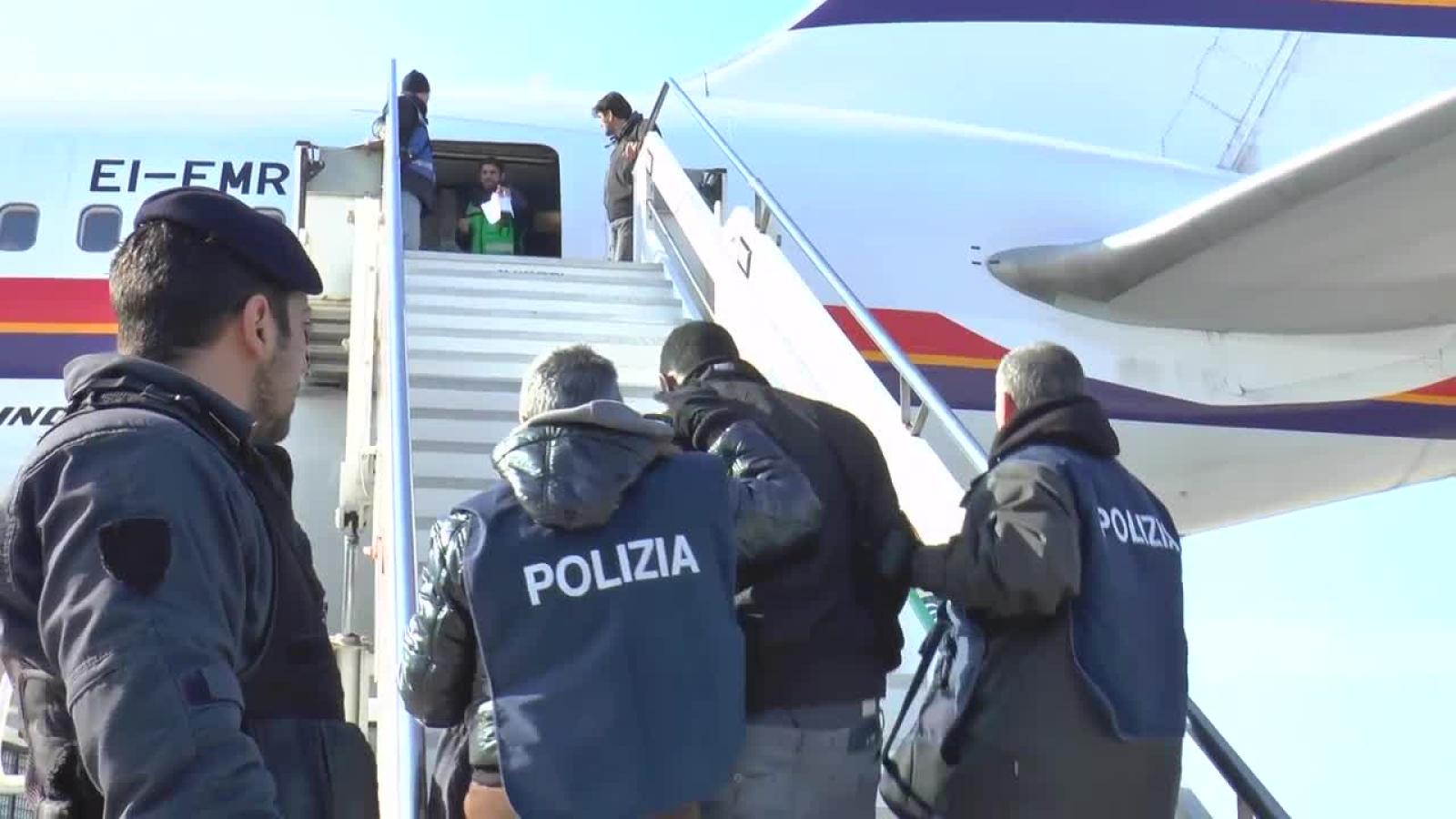 "Socialmente pericoloso", straniero rimpatriato