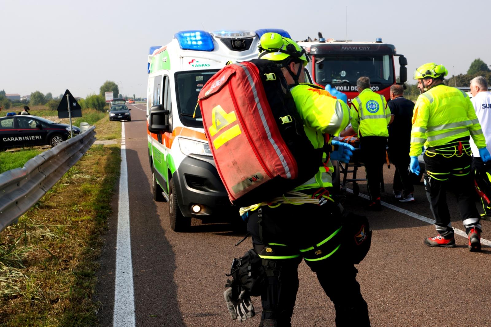 Muore finendo nel fosso col motorino