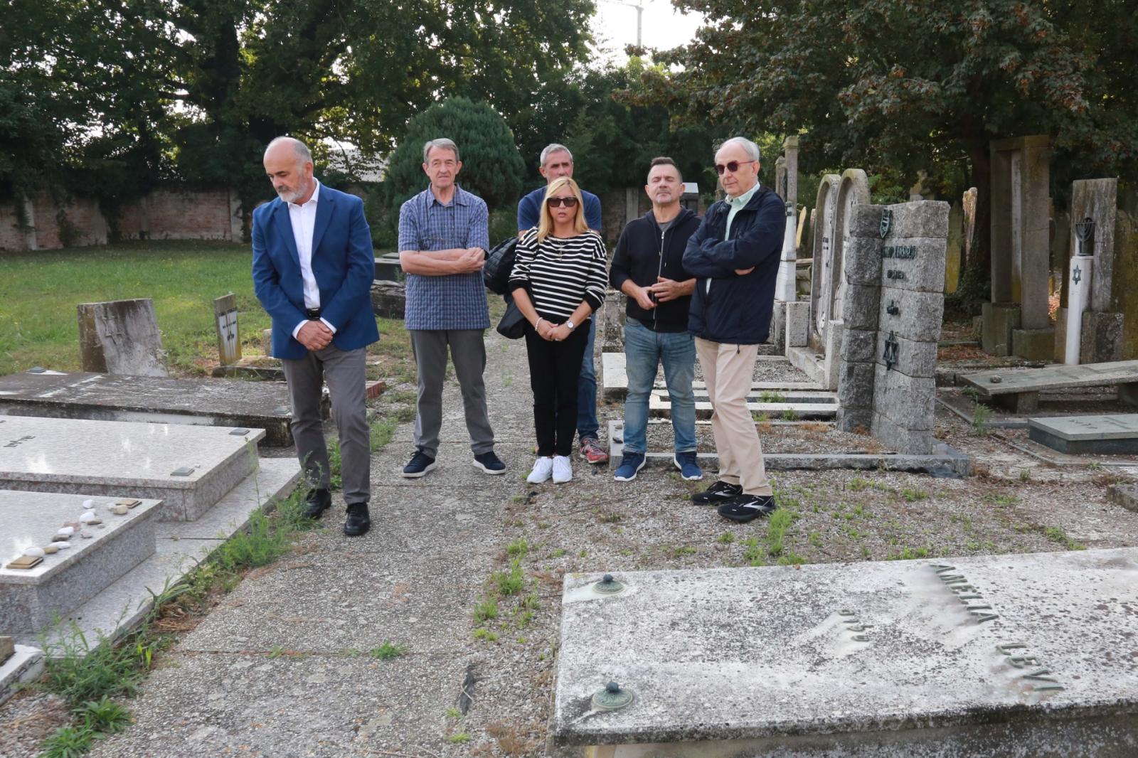 Pd al cimitero ebraico per Israele