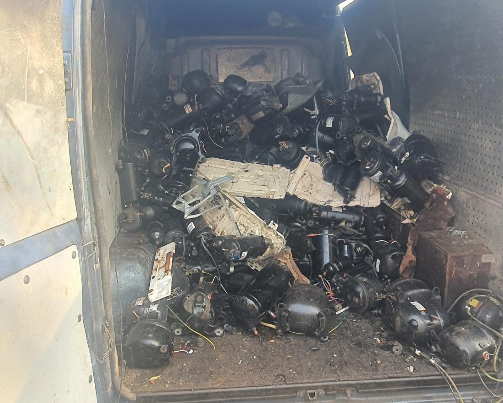 Smantellavano rifiuti pericolosi, arrestati