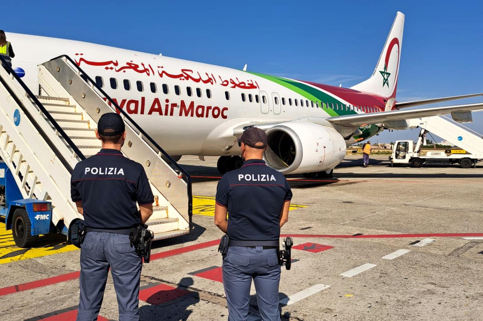 Rapinatore violento prelevato dal carcere ed espulso