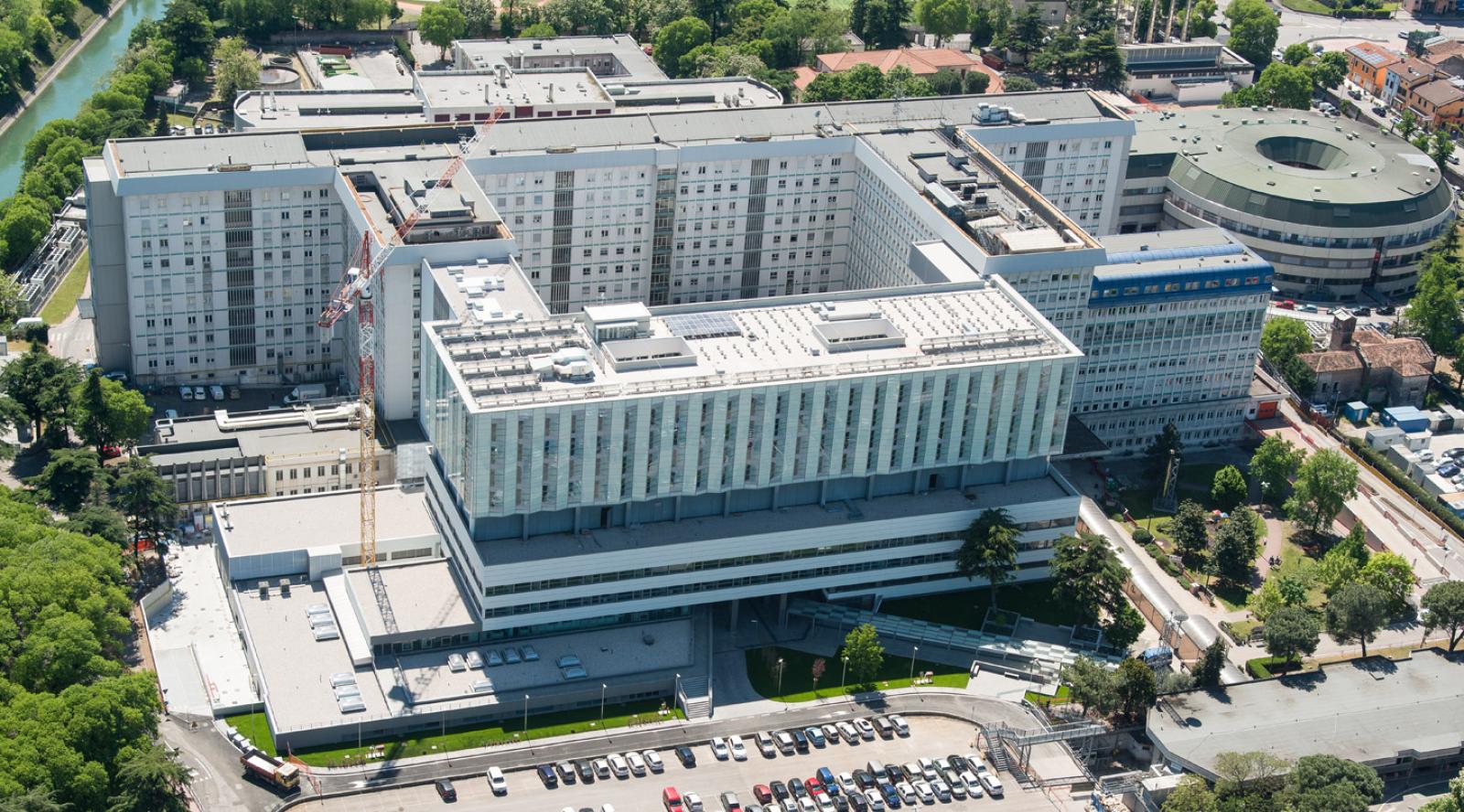 Attacco hacker all'ospedale di Verona: "Non venite se non &egrave; urgente"
