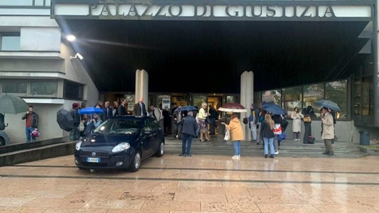 "C'&egrave; una bomba": evacuato il tribunale di Treviso