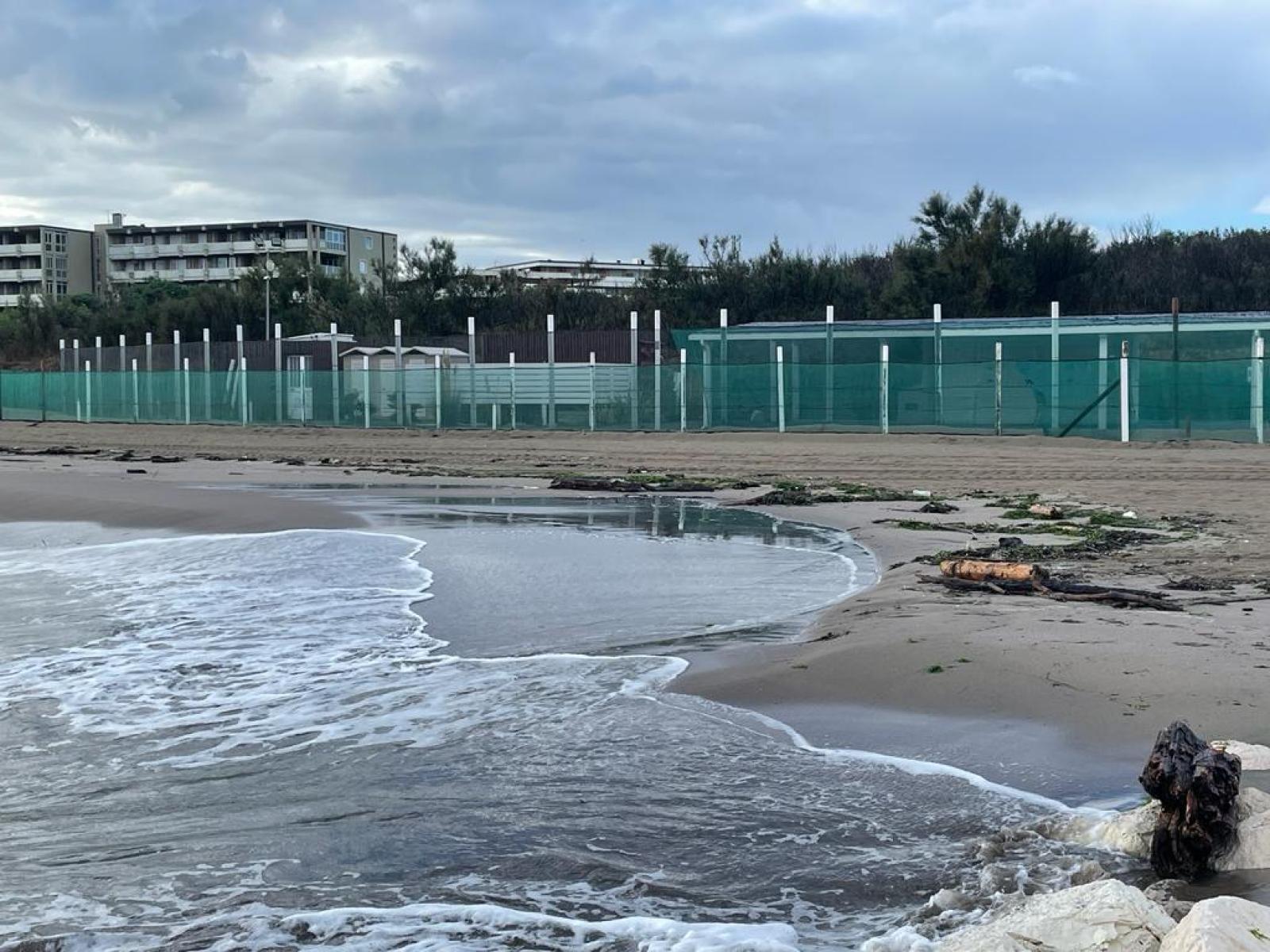 La mareggiata devasta Isola Verde