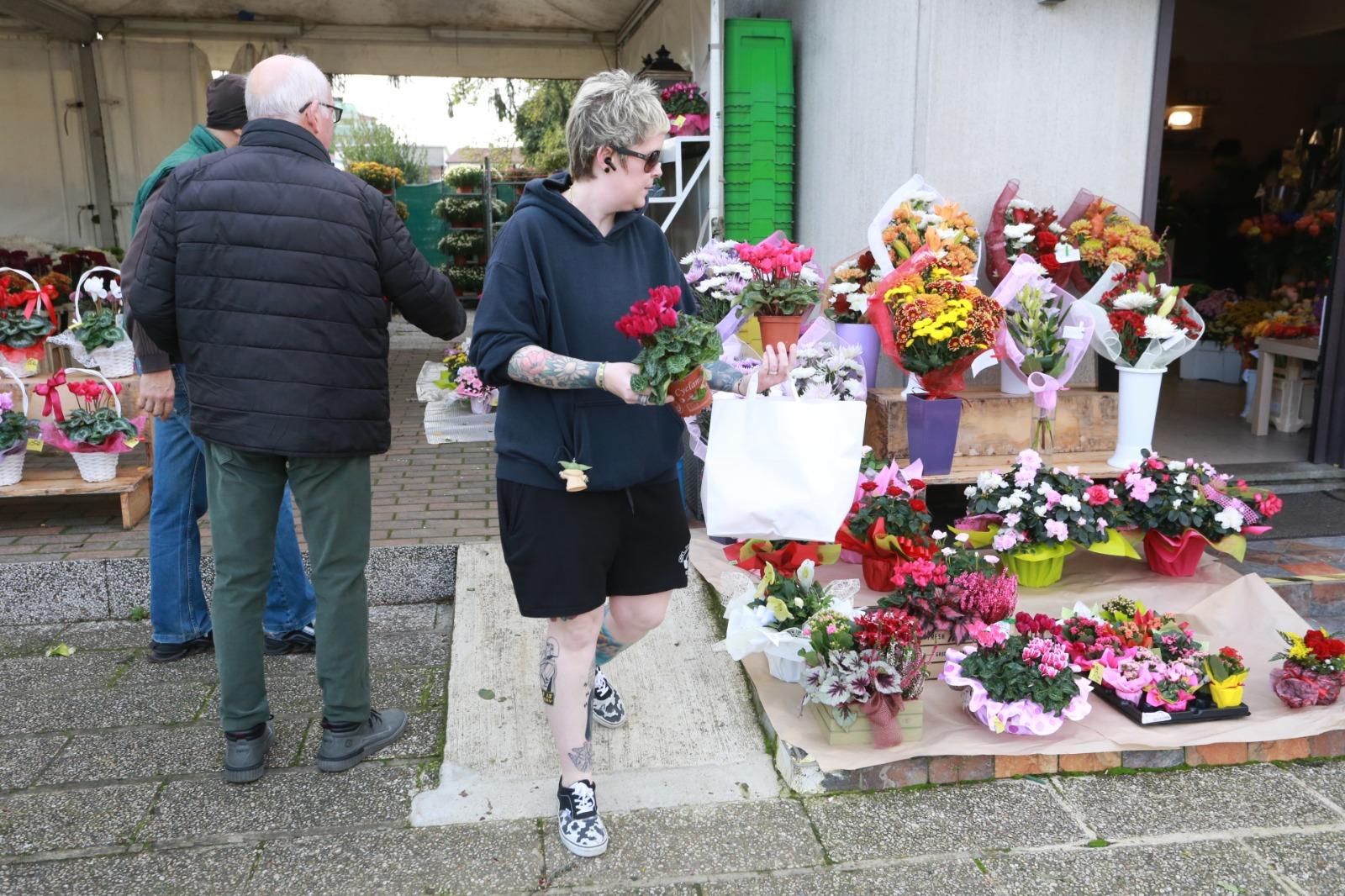 L&rsquo;omaggio ai nostri cari un fiore per chi non c&rsquo;&egrave; pi&ugrave;