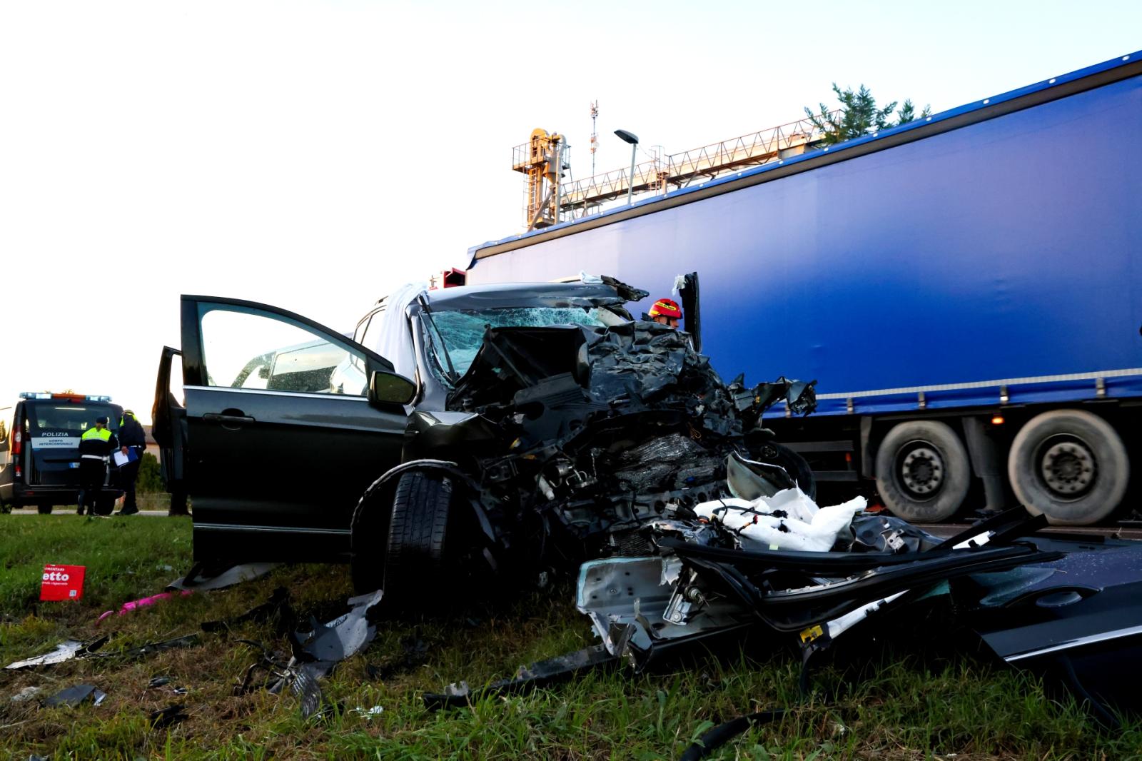 Perde il controllo dell'auto, incidente mortale in Romea