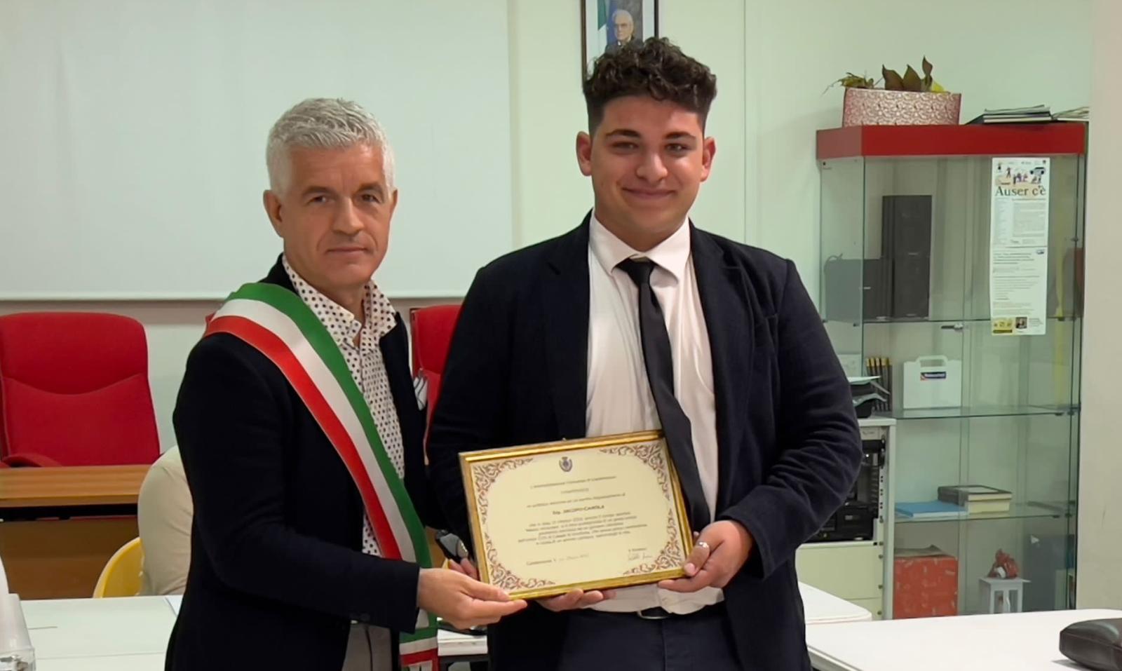 Encomio per il giovane eroe