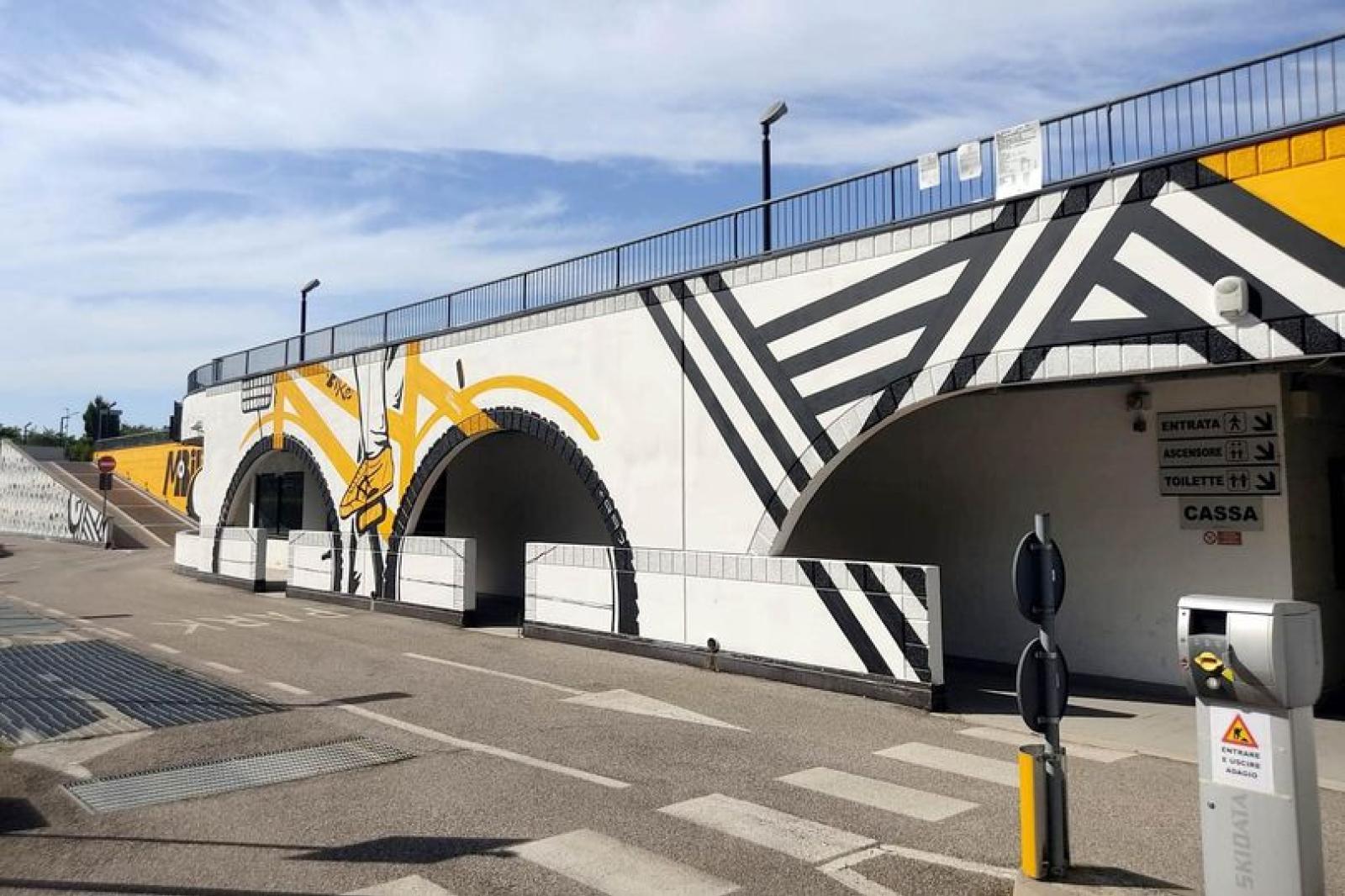 Multipiano, sporcizia e  baby vandali, la situazione &egrave; critica