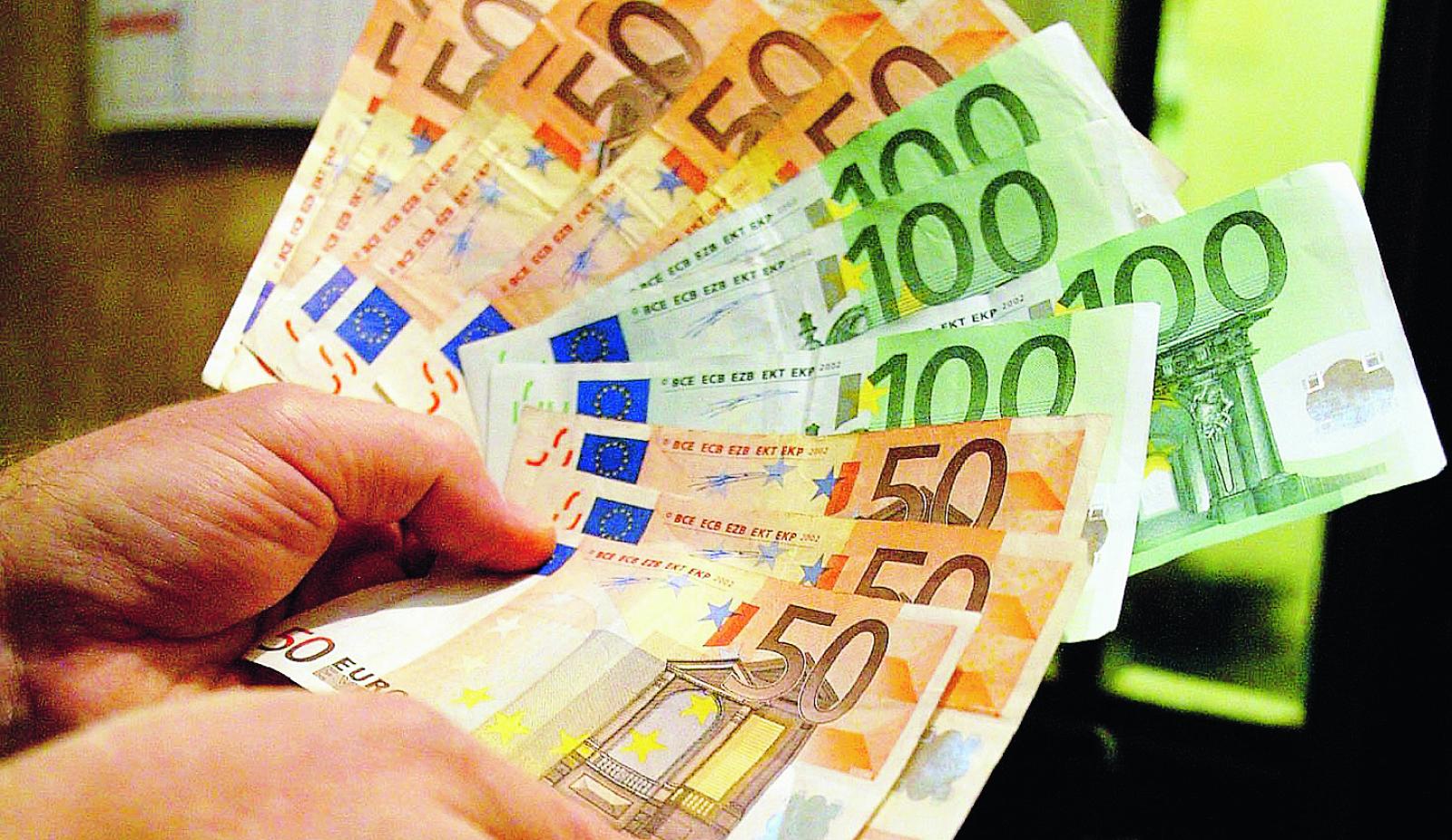 Prestiti a imprese, investimenti gi&ugrave;