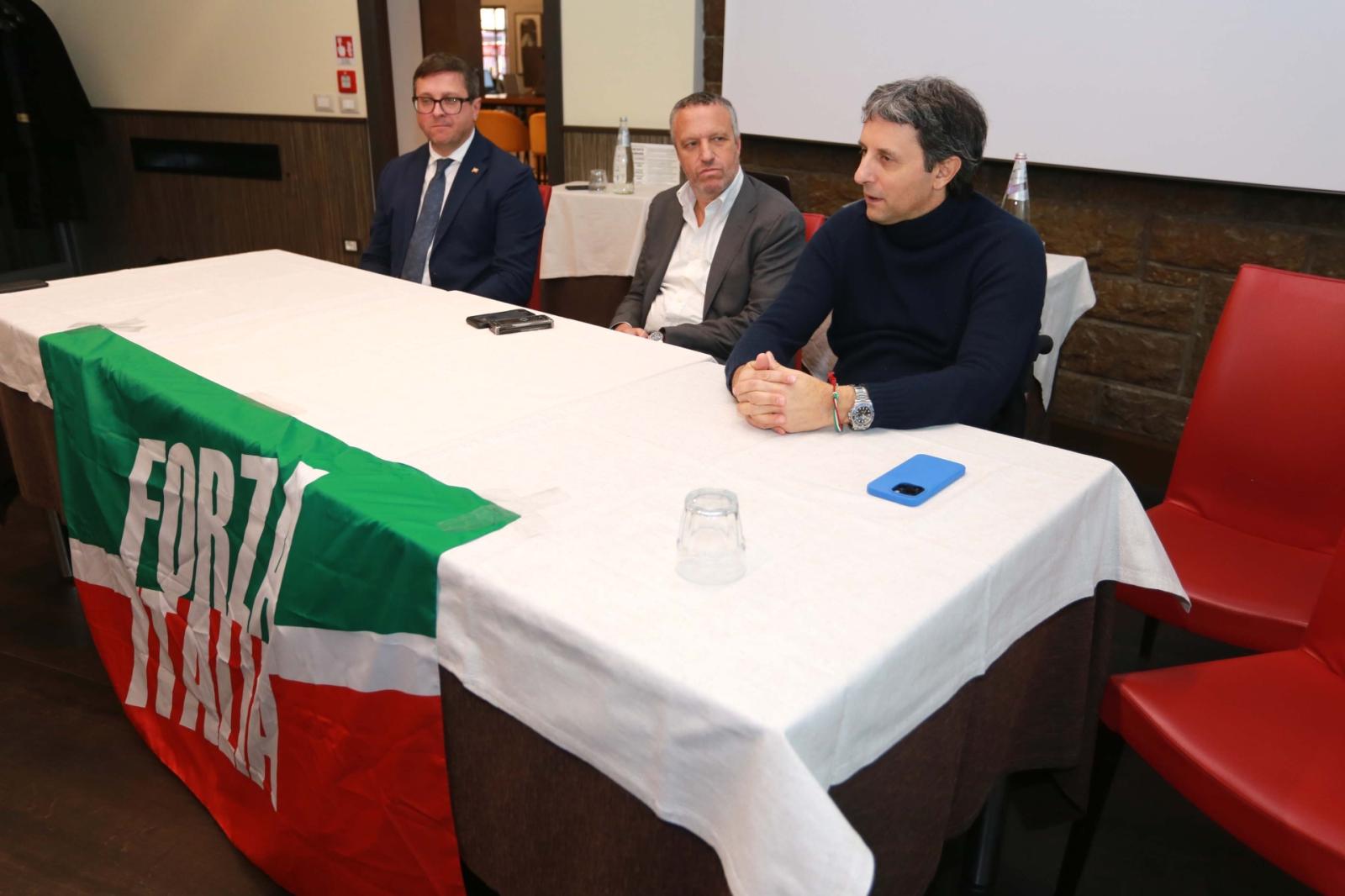 Forza Italia allarga la famiglia