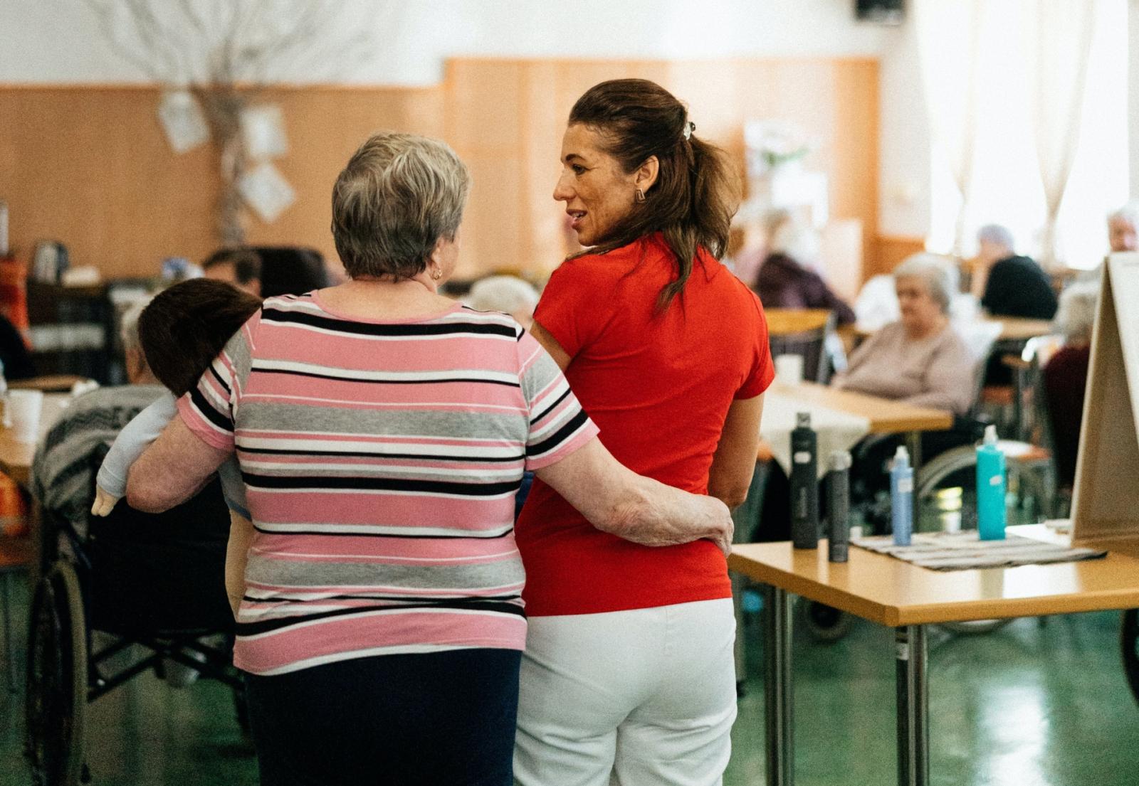 Caregiver Veneto in Rosa, il progetto per le donne del comune di Villanova del Ghebbo