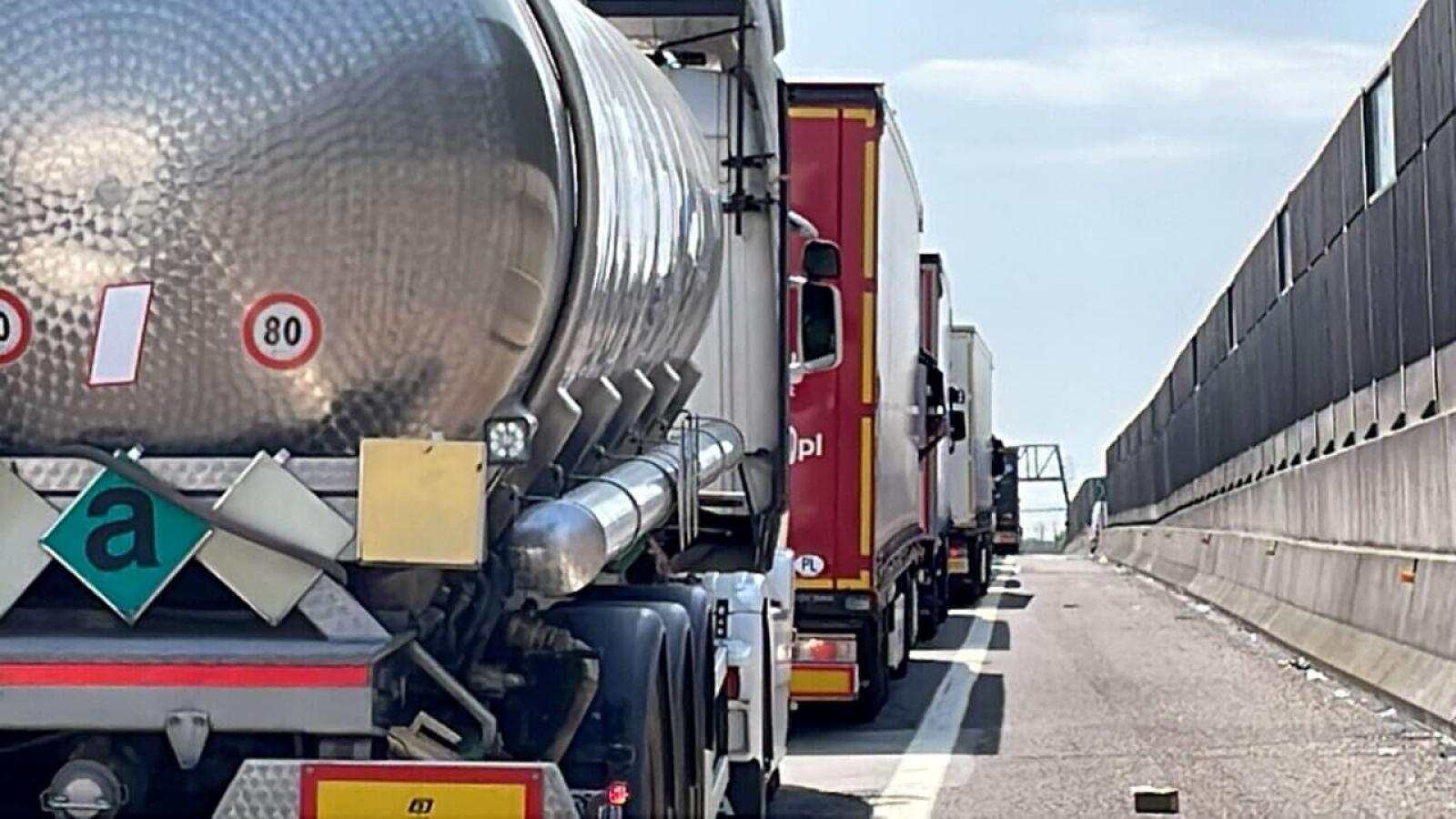 Ancora uno schianto sulla A4, quattro feriti 