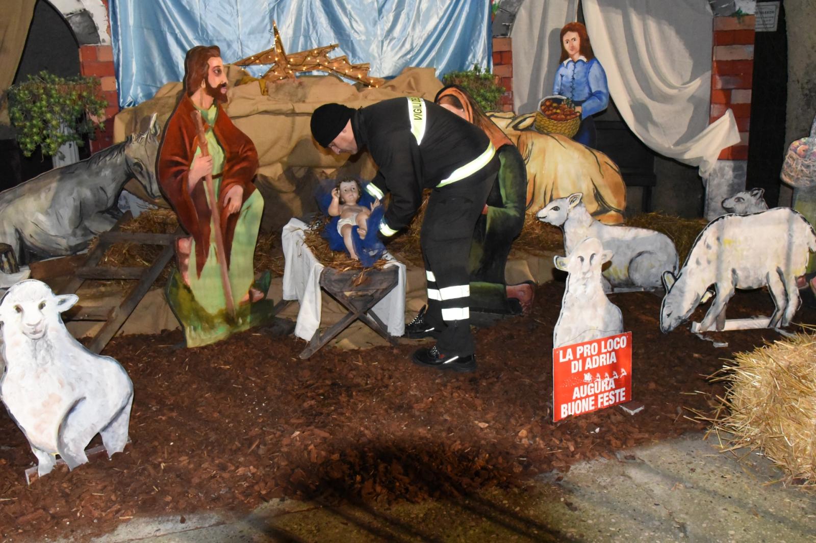 Deposto il Bambinello nel presepe