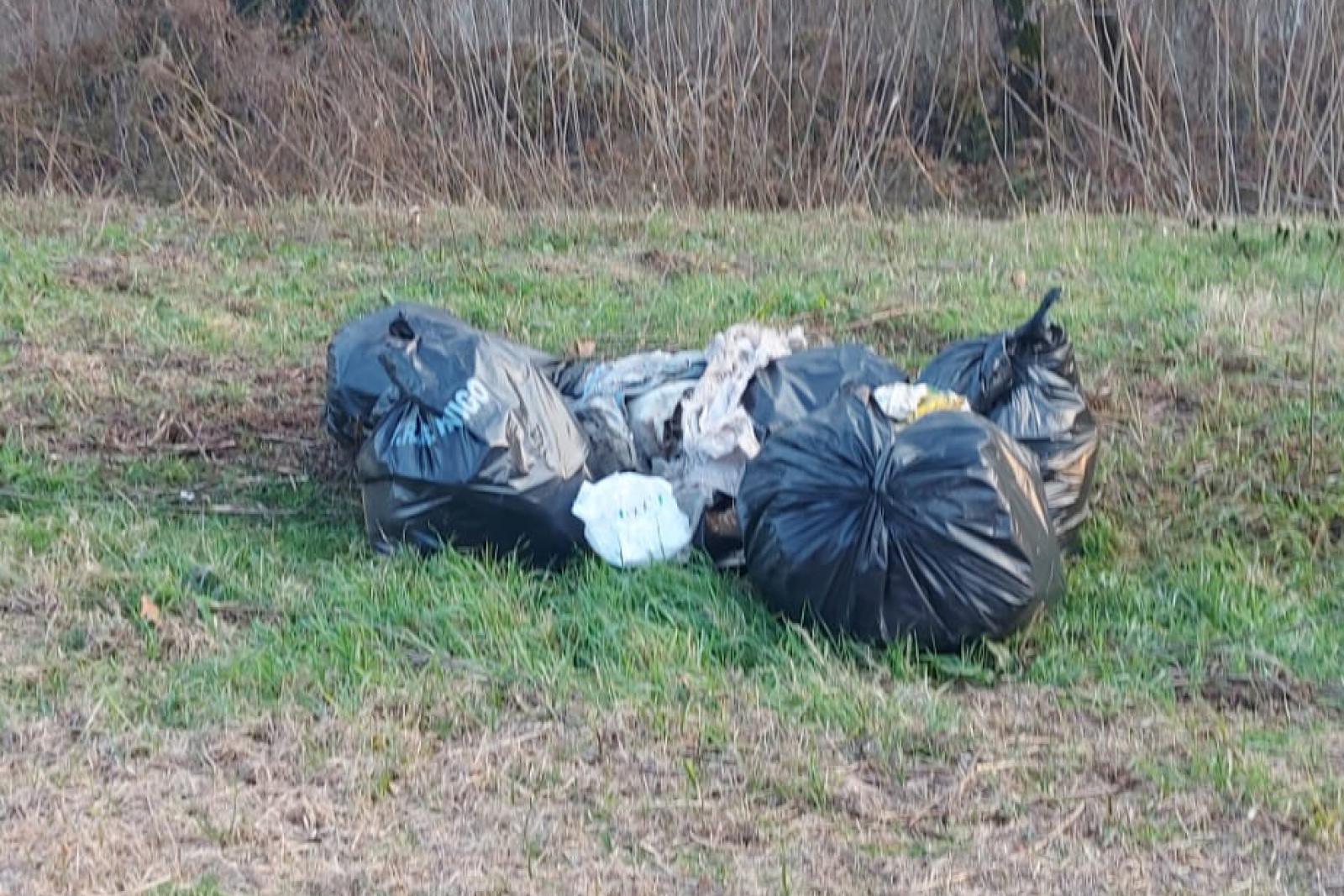 Ecovandali ancora in azione. "E poi incendi e furti"